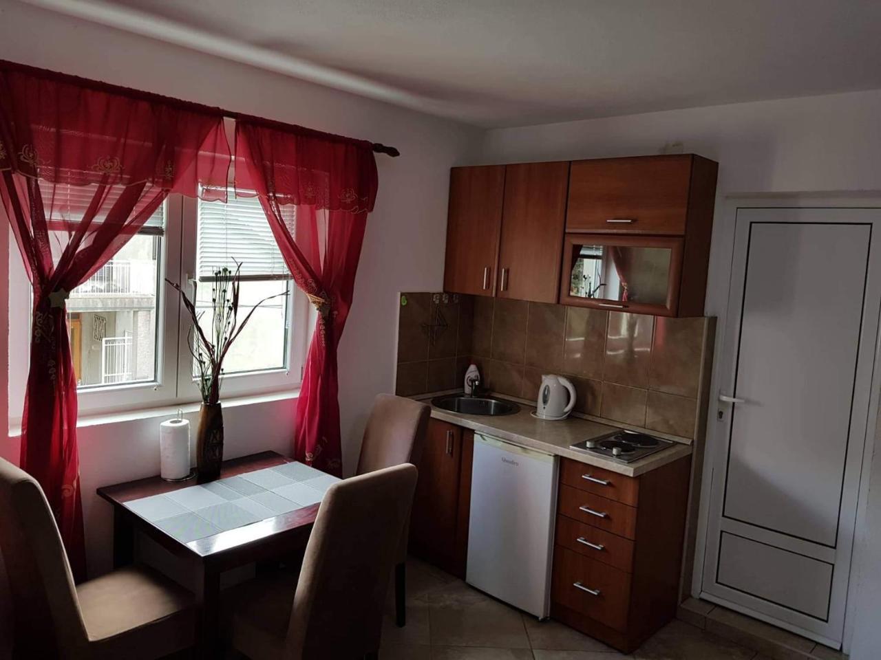 Apartments Jovan Тиват Екстер'єр фото